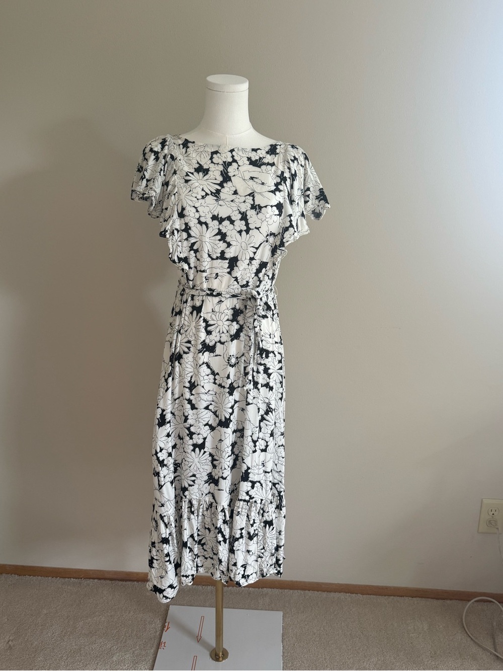Chaps Black and White Floral Midi Dress with Tie Waist